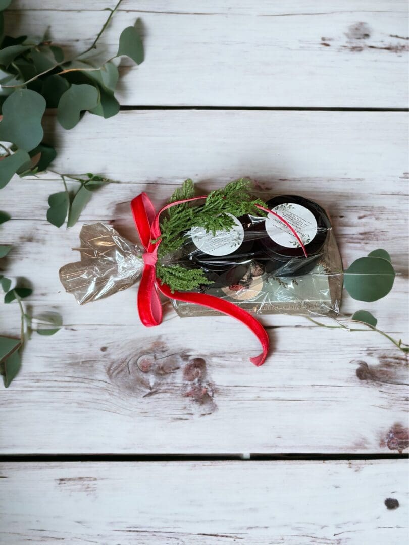 Seasonal - Small candle and Seasonal - Small gift set.